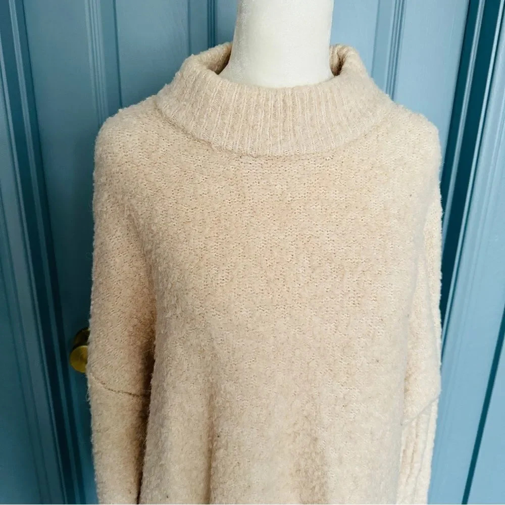 Universal Thread Oversized Chunky Boucle Teddy Mock Neck Sweater - Picture 2 of 8